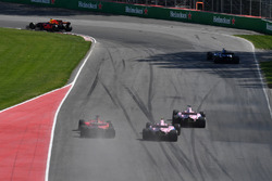 Sergio Perez, Sahara Force India VJM10, Esteban Ocon, Sahara Force India VJM10 and Sebastian Vettel, Ferrari SF70H battle