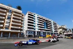 Pascal Wehrlein, Sauber C36-Ferrari, Lance Stroll, Williams FW40