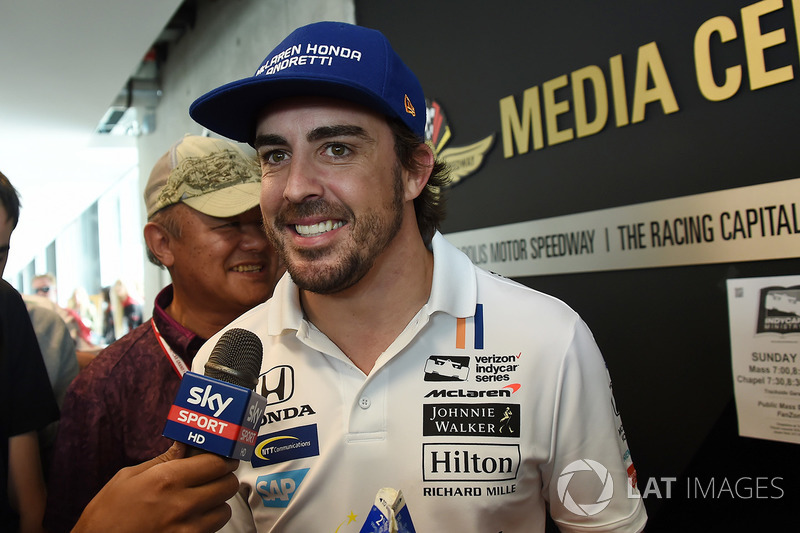 Fernando Alonso, Andretti Autosport Honda speaks to the media after retiring from the race