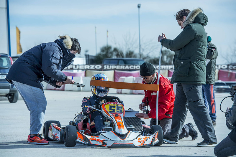 Carlos Sainz Jr., Scuderia Toro Rosso entrenando en el circuito de karting de Recas (Toledo)