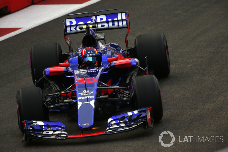 Після цього Квят провів у Toro Rosso півтора року – весь час у тіні Сайнса.