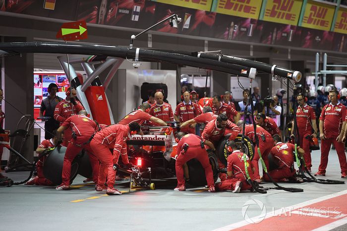 Sebastian Vettel, Ferrari SF70H pit stop