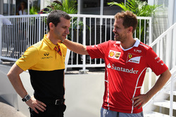 Sebastian Vettel, Ferrari e Remi Taffin, Capo delle Operazioni in pista Renault Sport F1