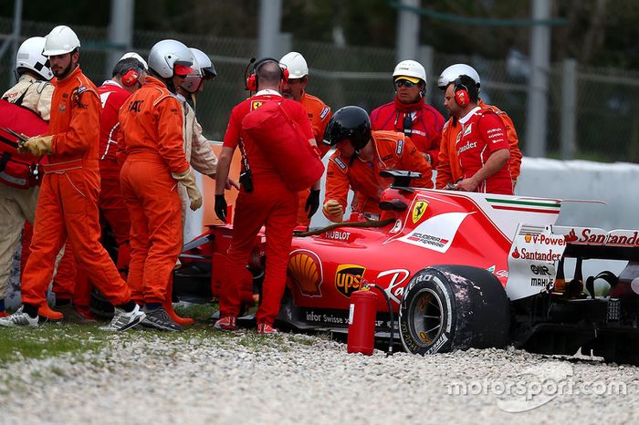 Kimi Raikkonen, Ferrari SF70H tras el accidente