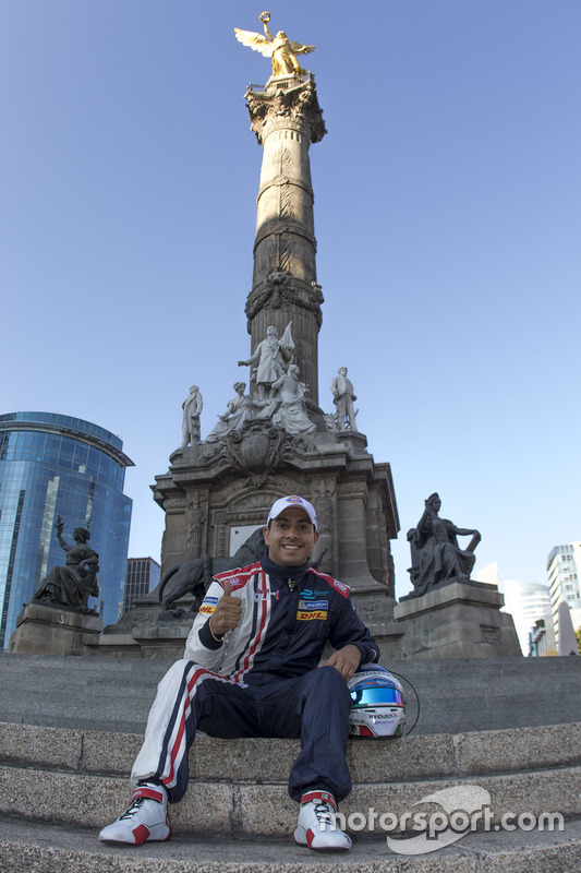Salvador Durán, Team Aguri en el Ángel de la Independencia en la Ciudad de México