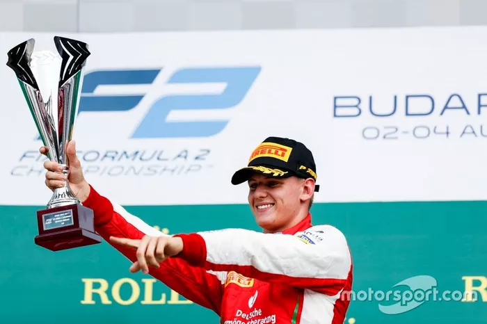 Podio: ganador de la carrera Mick Schumacher, Prema Racing