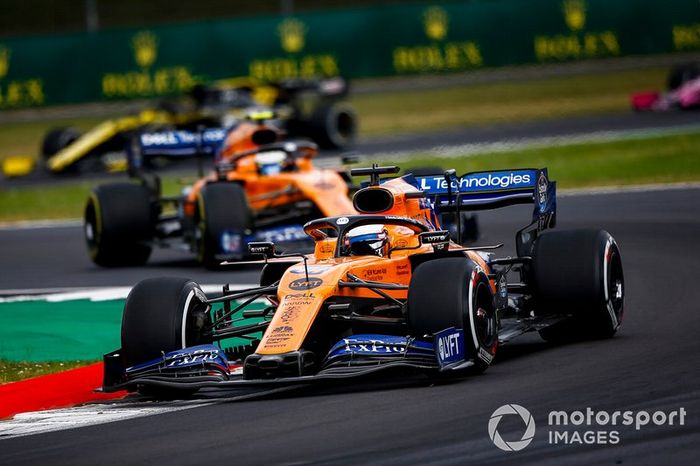 Carlos Sainz Jr., McLaren MCL34, Lando Norris, McLaren MCL34