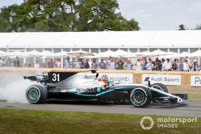 Esteban Ocon, Mercedes-AMG F1 W10 EQ Power+ donas