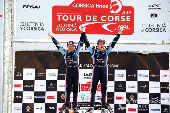 Podio: Thierry Neuville, Nicolas Gilsoul, Hyundai Motorsport Hyundai i20 Coupe WRC