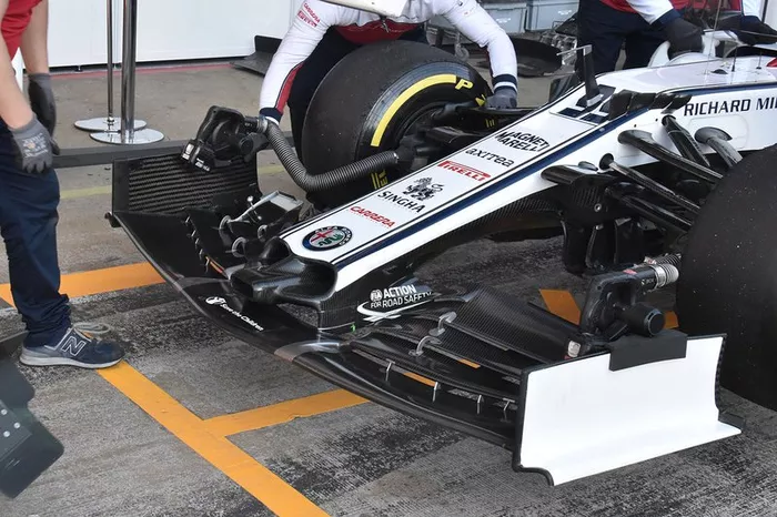 Detalle del alerón delantero del Alfa Romeo Racing C38
