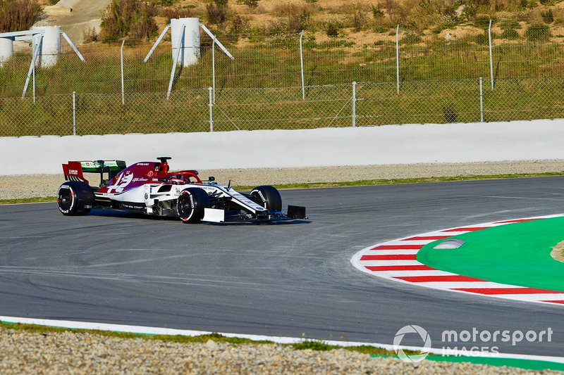 Kimi Raikkonen, Alfa Romeo Racing C38, hace trompo