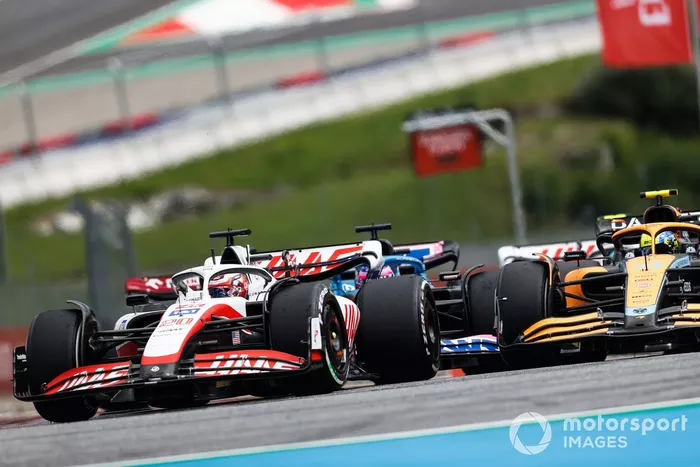 Kevin Magnussen, Haas VF-22, Lando Norris, McLaren MCL36