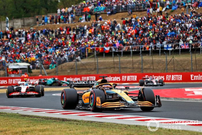 Daniel Ricciardo, McLaren MCL36, Mick Schumacher, Haas VF-22