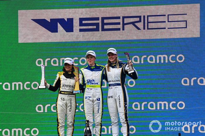 Podio: ganadora Alice Powell, Click2Drive Bristol Street Motors Racing , segundo lugar Jamie Chadwick, Jenner Racing, tercer lugar Beitske Visser, Sirin Racing