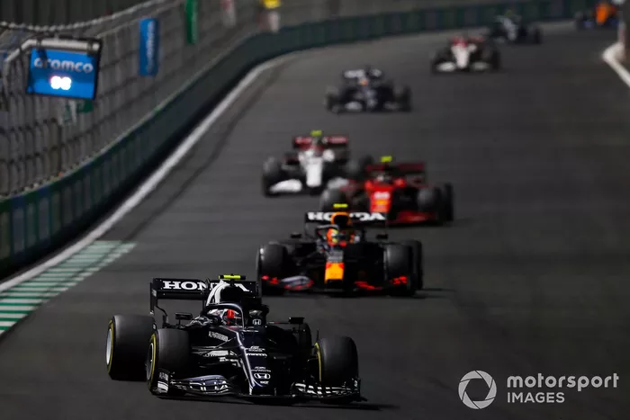 Pierre Gasly, AlphaTauri AT02, Sergio Pérez, Red Bull Racing RB16B