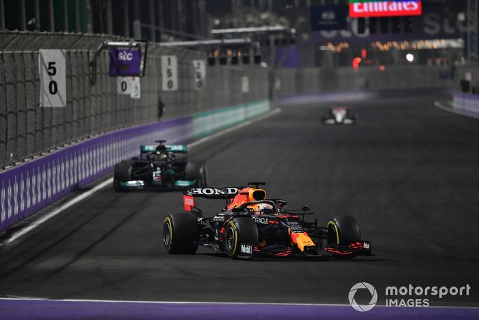 Max Verstappen, Red Bull Racing RB16B, Lewis Hamilton, Mercedes W12