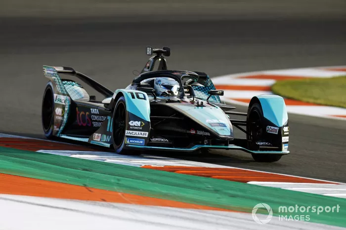 #10 - Sam Bird (Großbritannien), wird beim Saisonfinale in Seoul durch Norman Nato ersetzt  - Team: Jaguar, Antrieb: Jaguar