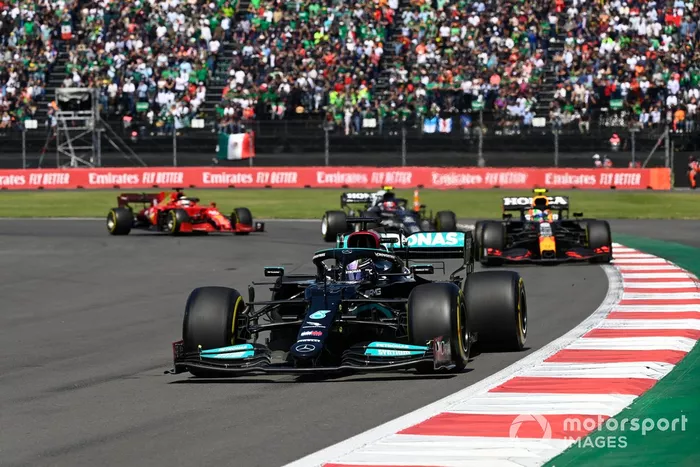 Lewis Hamilton, Mercedes W12, Sergio Pérez, Red Bull Racing RB16B, Pierre Gasly, AlphaTauri AT02, Charles Leclerc, Ferrari SF21