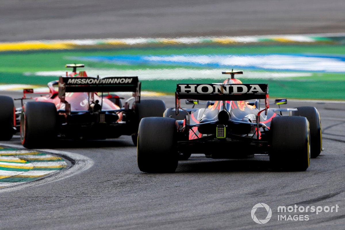 Carlos Sainz Jr., Ferrari SF21, Sergio Perez, Red Bull Racing RB16B