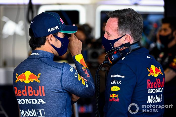 Sergio Pérez, Red Bull Racing, con Christian Horner, director del equipo, Red Bull Racing