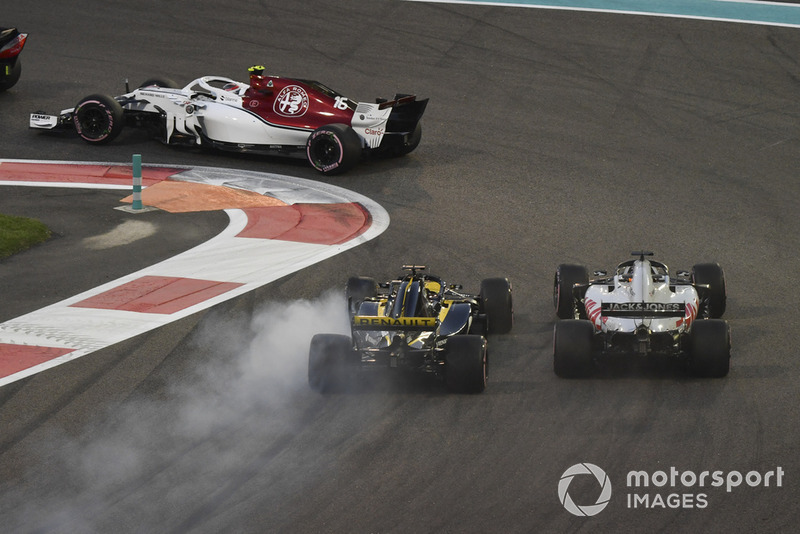 Nico Hulkenberg, Renault Sport F1 Team R.S. 18 et Romain Grosjean, Haas F1 Team VF-18 en lutte au premier tour