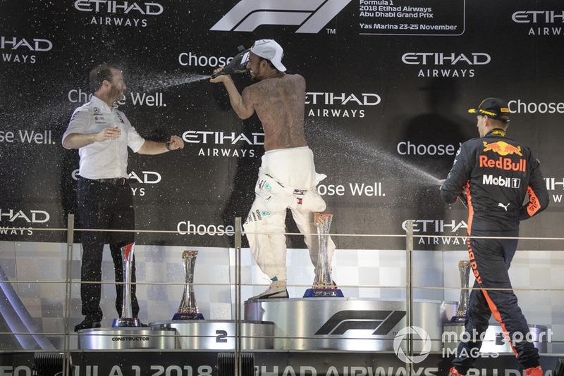 Podio: ganador de la carrera Lewis Hamilton, Mercedes AMG F1 y tercer lugar Max Verstappen, Red Bull Racing celebran