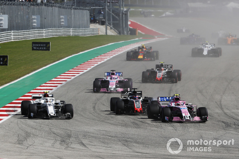 Esteban Ocon, Racing Point Force India VJM11, Charles Leclerc, Sauber C37 y Romain Grosjean, Haas F1 Team VF-18 battle
