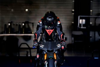 Lewis Hamilton prova la Yamaha Superbike