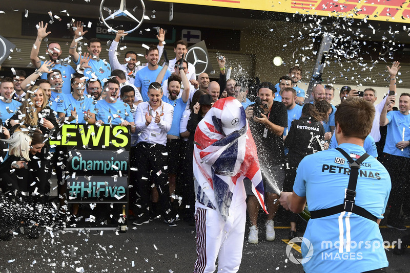 Lewis Hamilton, Mercedes AMG F1 fête le titre avec son équipe