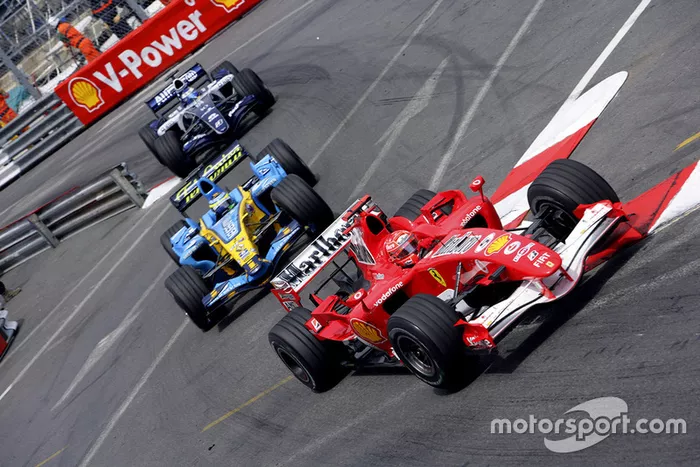 Michael Schumacher, Ferrari 248F1, Giancarlo Fisichella, Renault R26