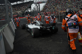 Valtteri Bottas, Mercedes AMG F1, FP2'de yolda kaldıktan sonra