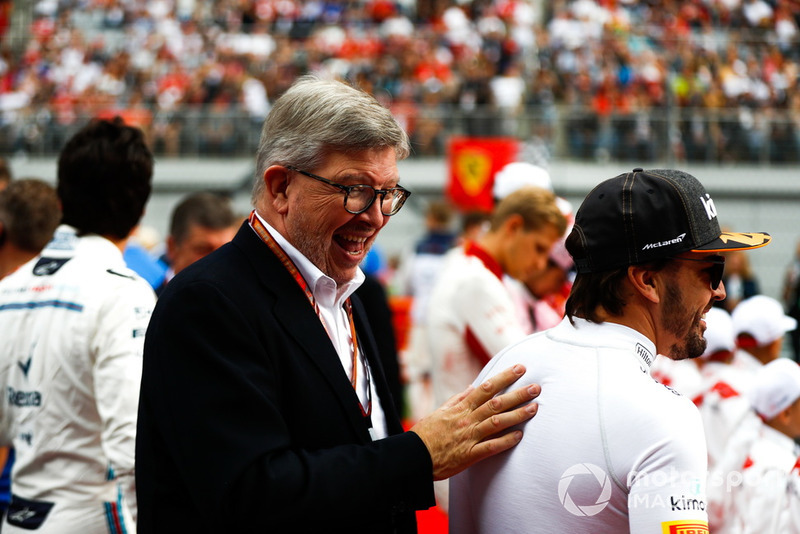 Ross Brawn, Managing Director of Motorsports, FOM, and Fernando Alonso, McLaren, on the grid