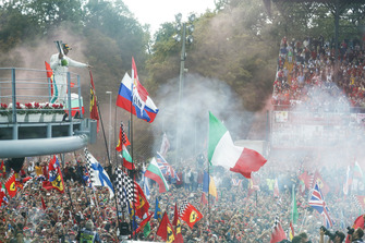 Lewis Hamilton, Mercedes AMG F1, op het podium