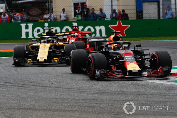 Daniel Ricciardo, Red Bull Racing RB14, Nico Hulkenberg, Renault Sport F1 Team R.S. 18, y Sebastian Vettel, Ferrari SF71H