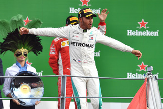 Il vincitore della gara Lewis Hamilton, Mercedes AMG F1