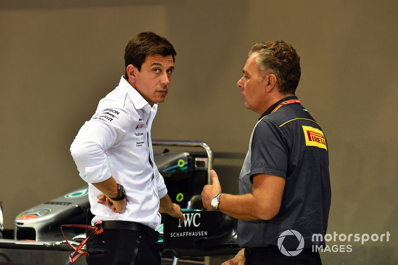 Toto Wolff, Director of Motorsport Mercedes AMG F1 dan Mario Isola, Sporting Director Pirelli