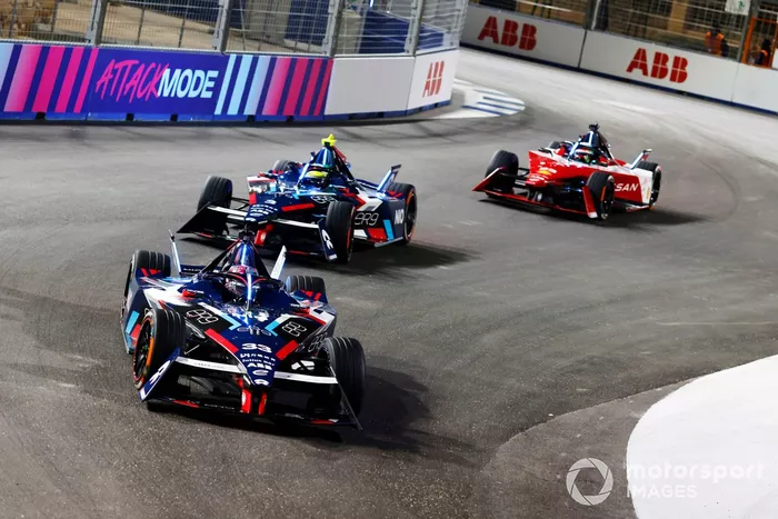 Dan Ticktum, NIO 333 FE Team, NIO 333 ER9, Sergio Sette Camara, NIO 333 FE Team, NIO 333 ER9, Sacha Fenestraz, Nissan Formula E Team, Nissan e-4ORCE 04