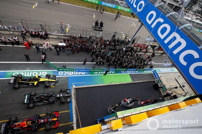 Podio: el segundo lugar Max Verstappen, Red Bull Racing ganador de la carrera Lewis Hamilton, Mercedes-AMG F1, y tercer lugar Daniel Ricciardo, Renault F1