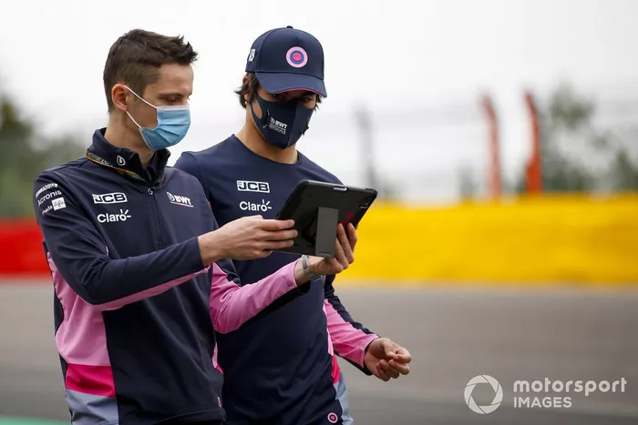 Lance Stroll, Racing Point, recorre la pista de Spa