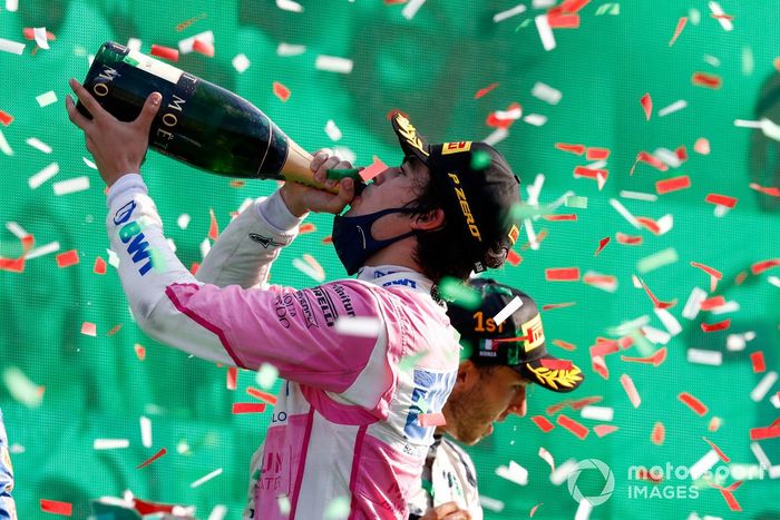 Podio: segundo lugar Carlos Sainz Jr., McLaren, ganador Pierre Gasly, AlphaTauri, y tercer lugar Lance Stroll, Racing Point