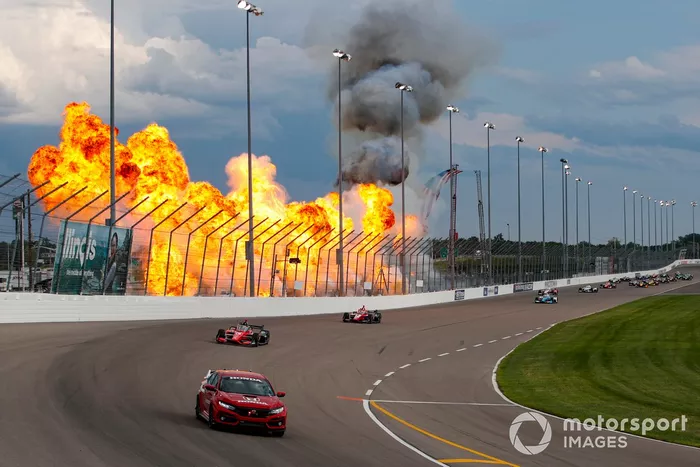 Honda Pace Car, fuegos artificiales