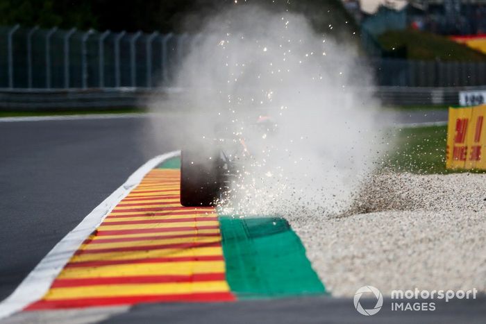 Saltan chispas de Daniel Ricciardo, McLaren MCL36