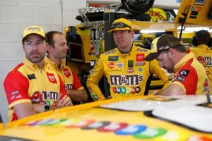  Kyle Busch, Joe Gibbs Racing, Toyota Camry M&M's