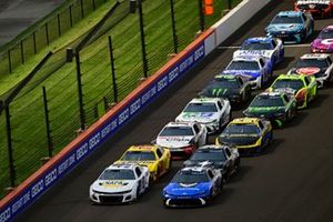 Chase Elliott, Hendrick Motorsports, NAPA Auto Parts Chevrolet Camaro y Bubba Wallace, 23XI Racing, U.S. Air Force Toyota Camry
