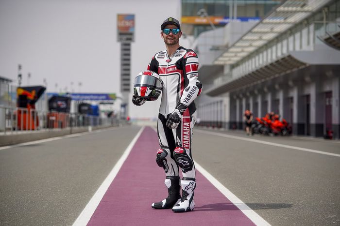 Cal Crutchlow, collaudatore Yamaha Factory Racing MotoGP con la Yamaha YZR-M1,  livrea speciale per il 60esimo anniversario