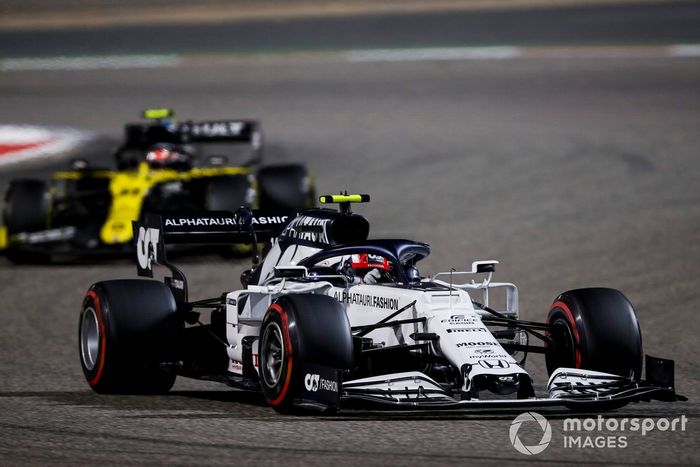 Pierre Gasly, AlphaTauri AT01 , Esteban Ocon, Renault F1 Team R.S.20