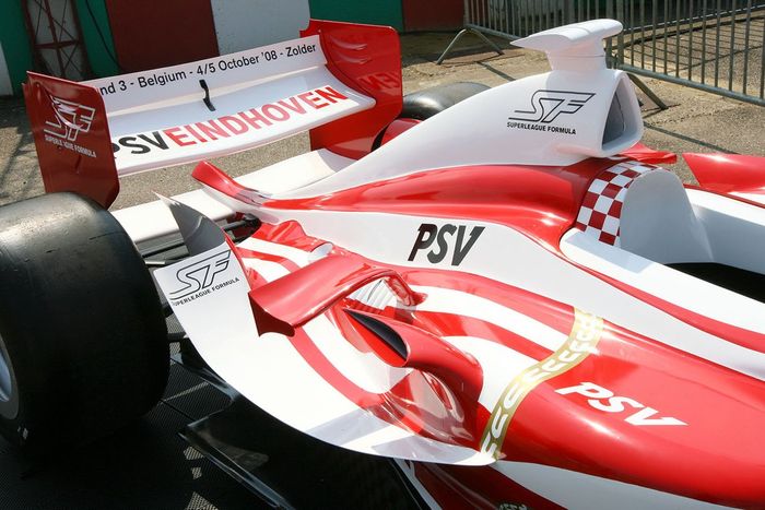 El coche del PSV para la Superleague Formula, durante un evento de la Formula BMW Europea