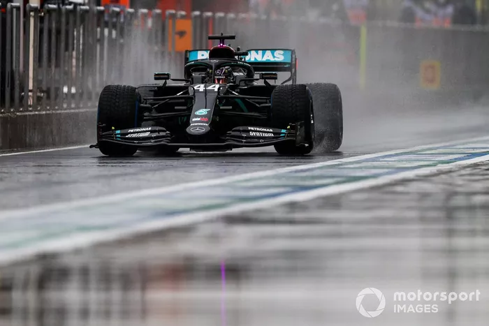 Lewis Hamilton, Mercedes F1 W11, in pit lane