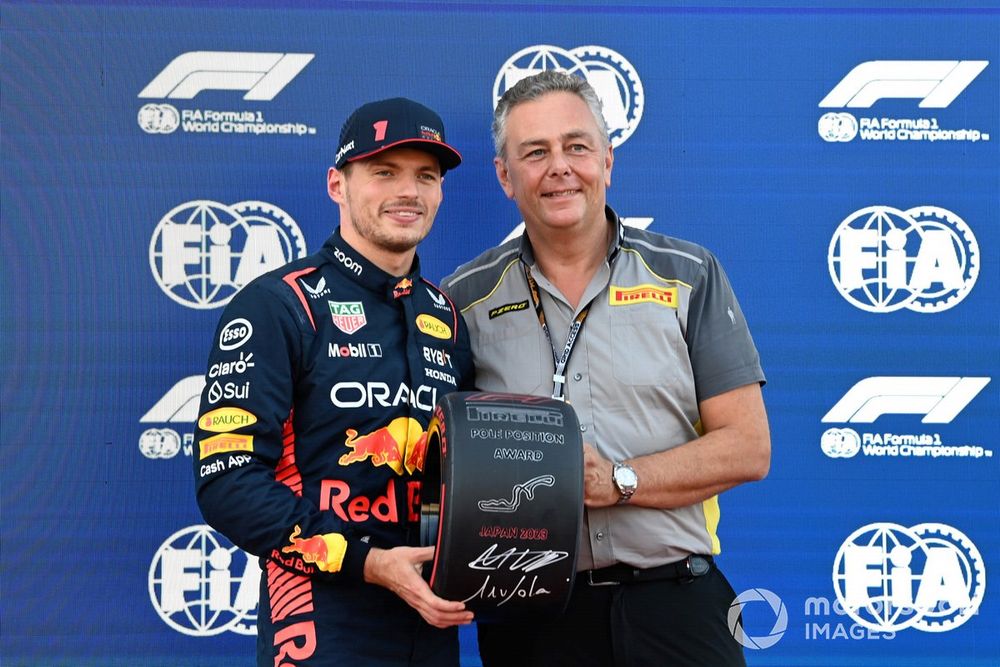 Verstappen receives the Pirelli Pole Position Award from Isola which is equal to the tires the teams receive to use in the tunnel