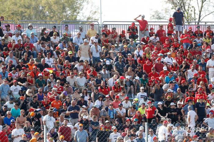 Los aficionados llenan una grada